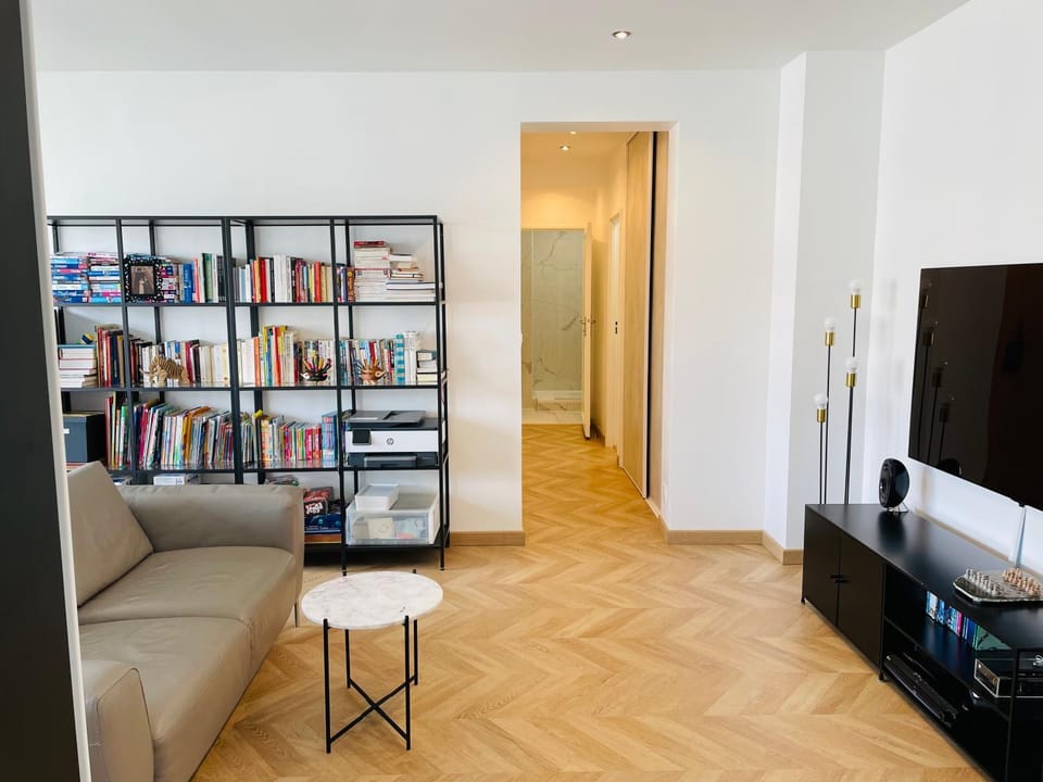 Library, TV and multimedia, Living room