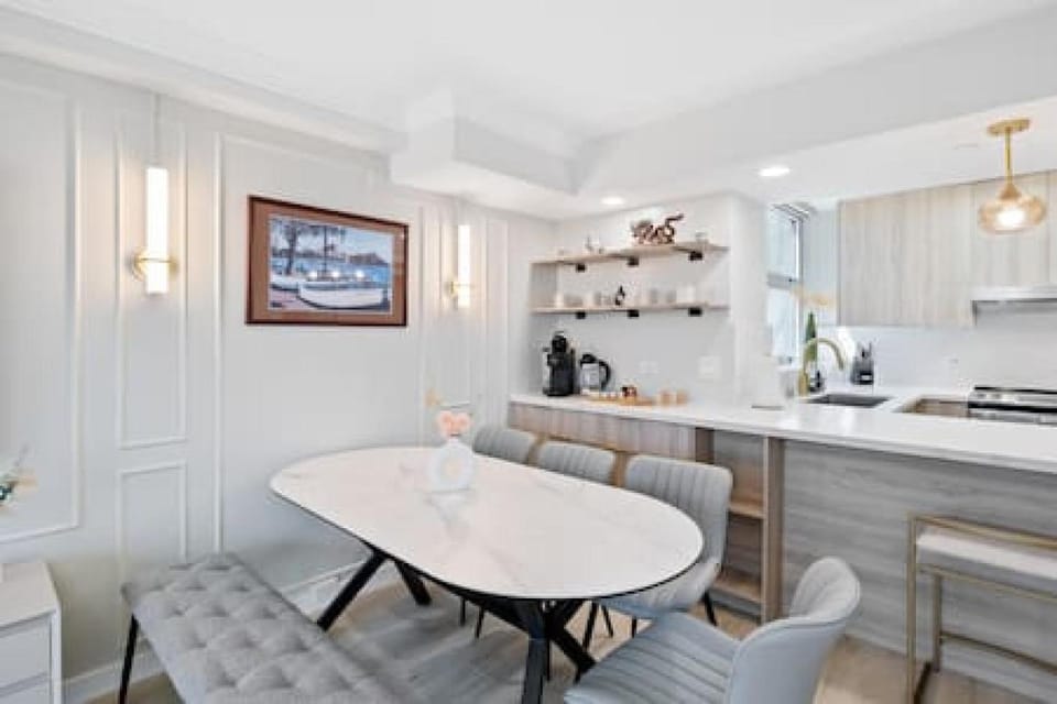 Seating area, Dining area