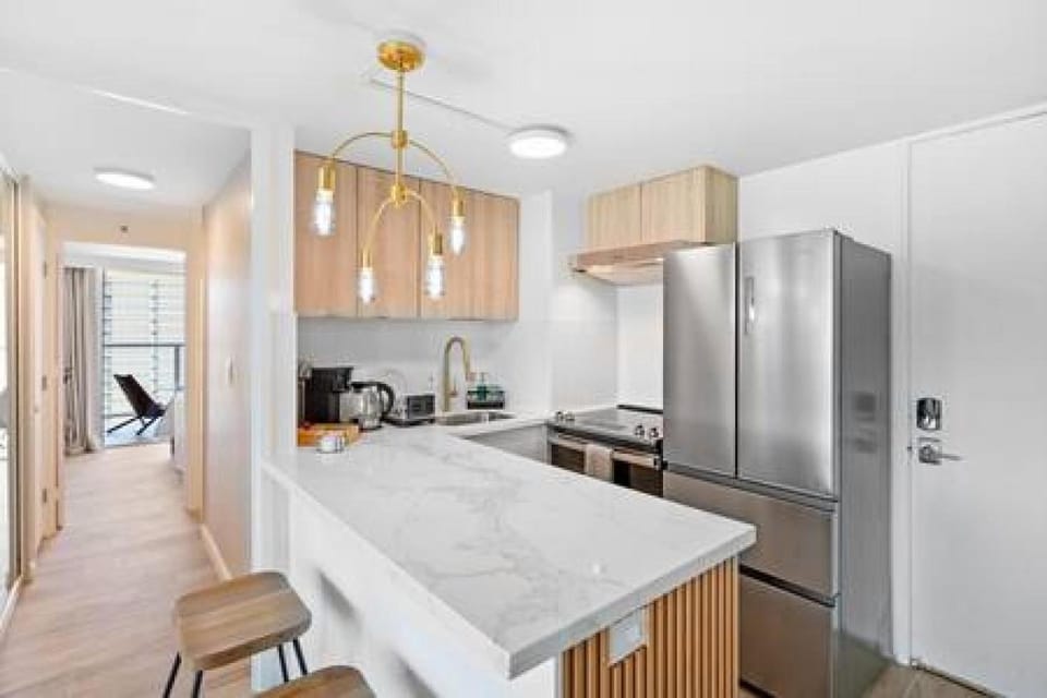 NEWLY Remodeled Upscale Design Central Waikiki House in Honolulu