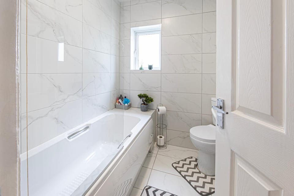 Shower, Toilet, Bathroom, Bath, towels