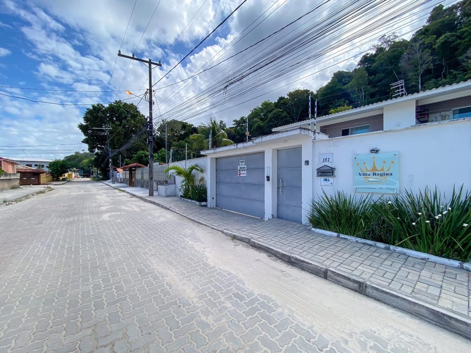 Apto Térreo com 2 quartos (ambos com ar split), sendo 1 suíte, internet privativa 300MBPS, no Residencial Vila Regina, condominio com piscina e área gourmet bem próximo a praia de Taperapuã House in State of Bahia