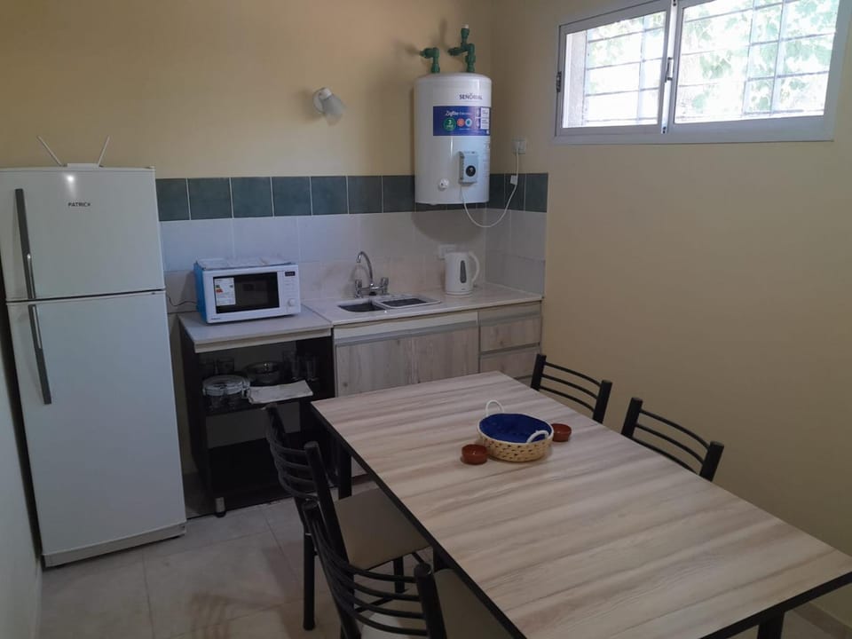Kitchen or kitchenette, minibar