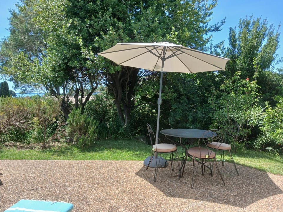 Chambre Bed and Breakfast dans la Villa Cypra Bed and Breakfast in Antibes