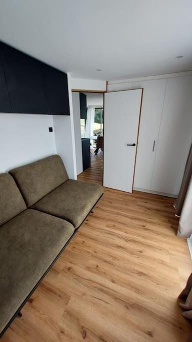 Riverboat-Rhein-Main Ferienloft Docked boat in Mainz