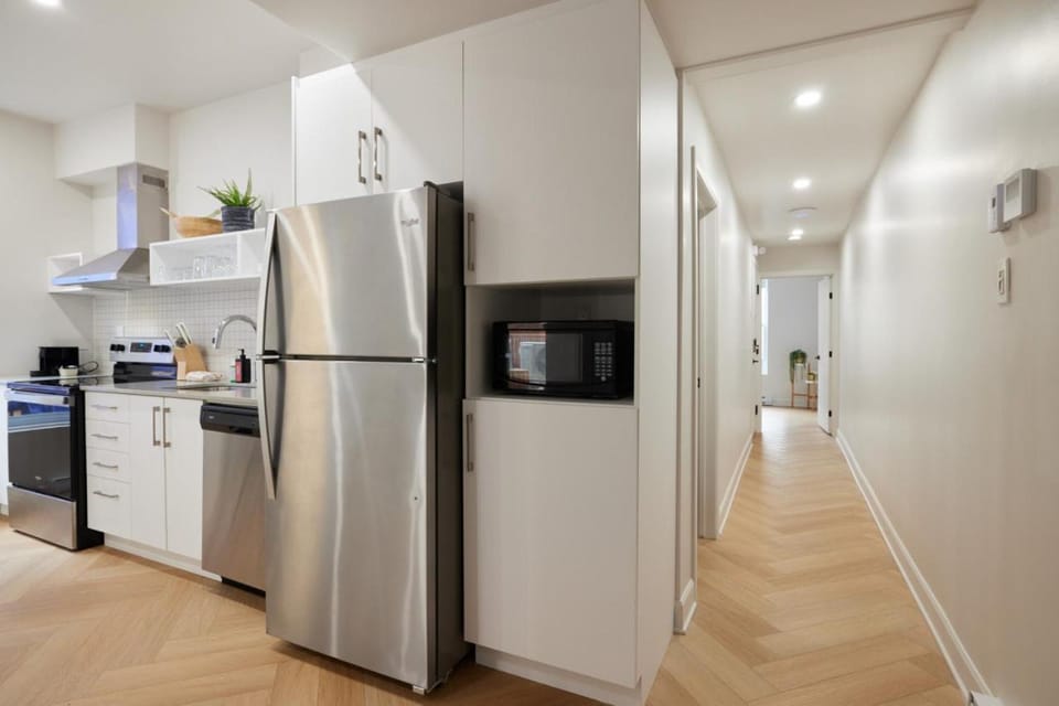 Kitchen or kitchenette, dishwasher, oven, stove