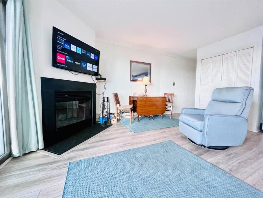 Stunning 2BR/2BA Bayfront Retreat House in Ocean City