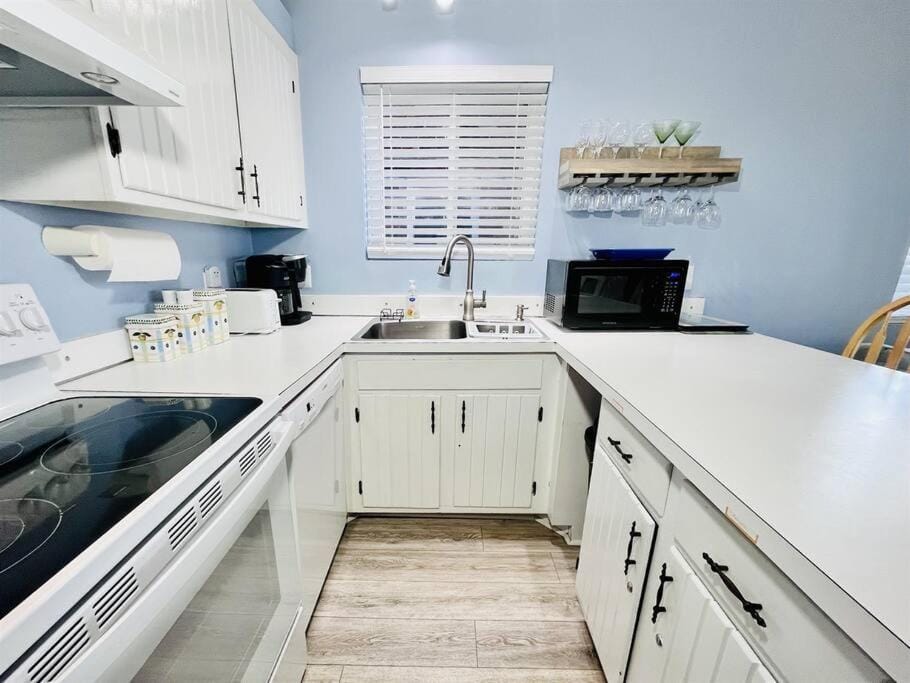 Stunning 2BR/2BA Bayfront Retreat House in Ocean City