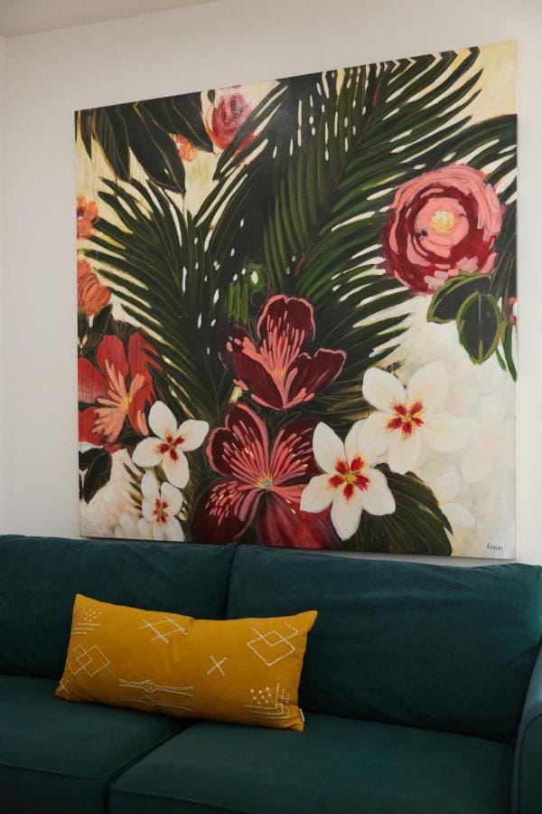 Living room, Decorative detail, Seating area