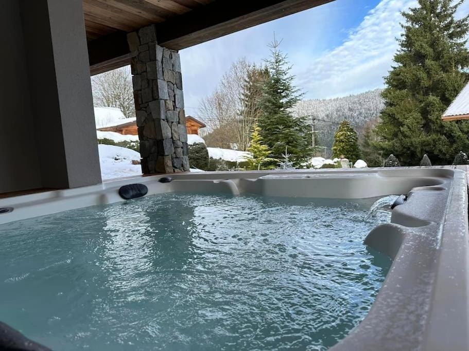 Day, Natural landscape, Winter, Hot Tub