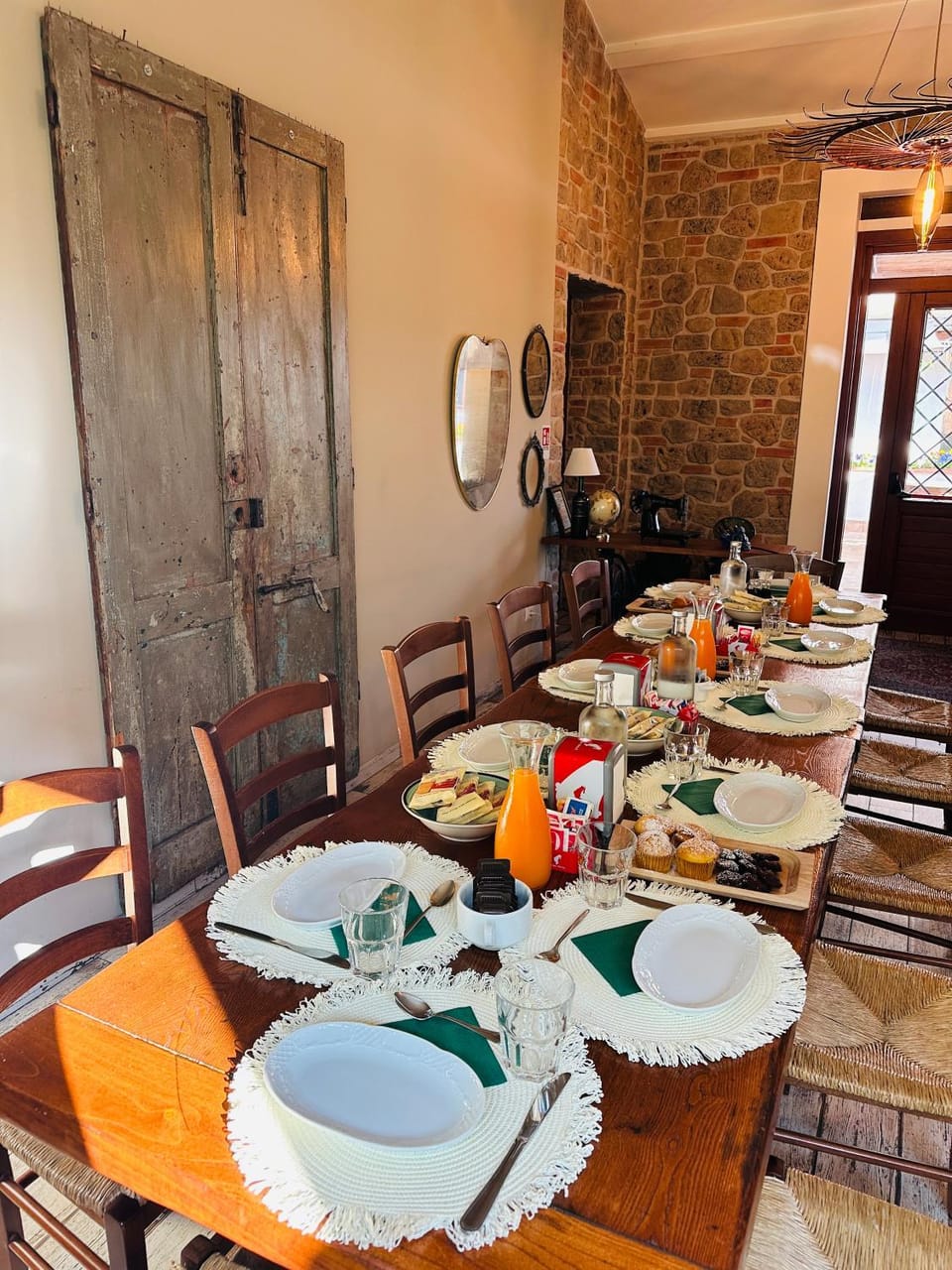 Restaurant/places to eat, Living room, Food and drinks, Dining area, Food, Breakfast, Italian breakfast