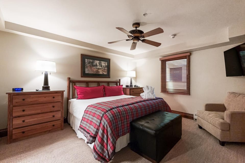 Lion Square Lodge North #392 & 394 Apartment in Lionshead Village Vail