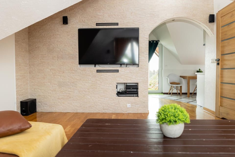 Communal lounge/ TV room, TV and multimedia, Living room
