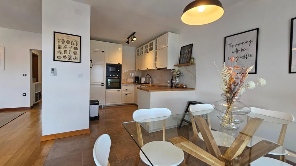 Kitchen or kitchenette, Dining area, minibar, pet friendly, stove