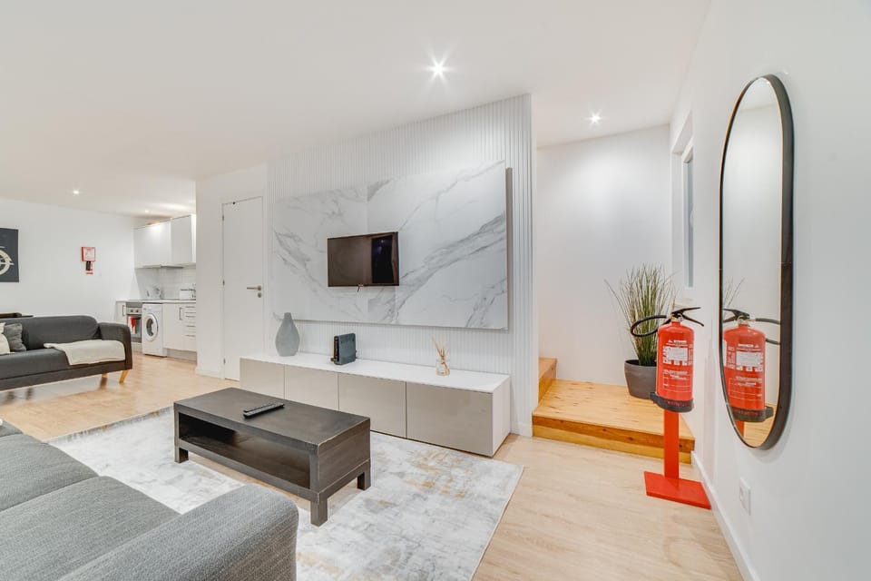 Communal lounge/ TV room, TV and multimedia, Kitchen or kitchenette, Living room, Seating area, Evening entertainment
