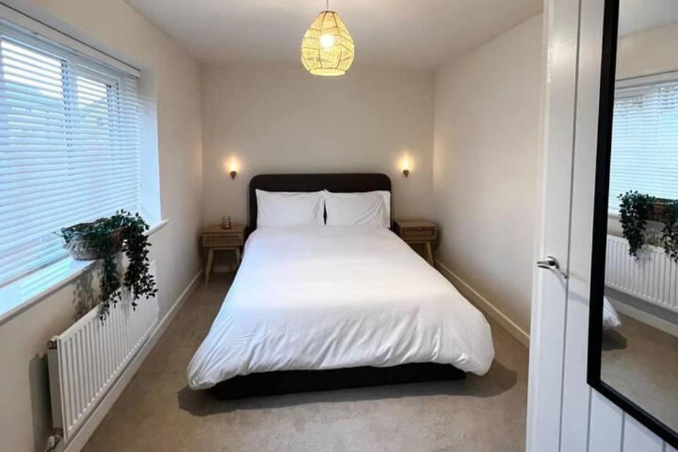 3-Bed House Sleeps 5 Free Parking House in Bradford