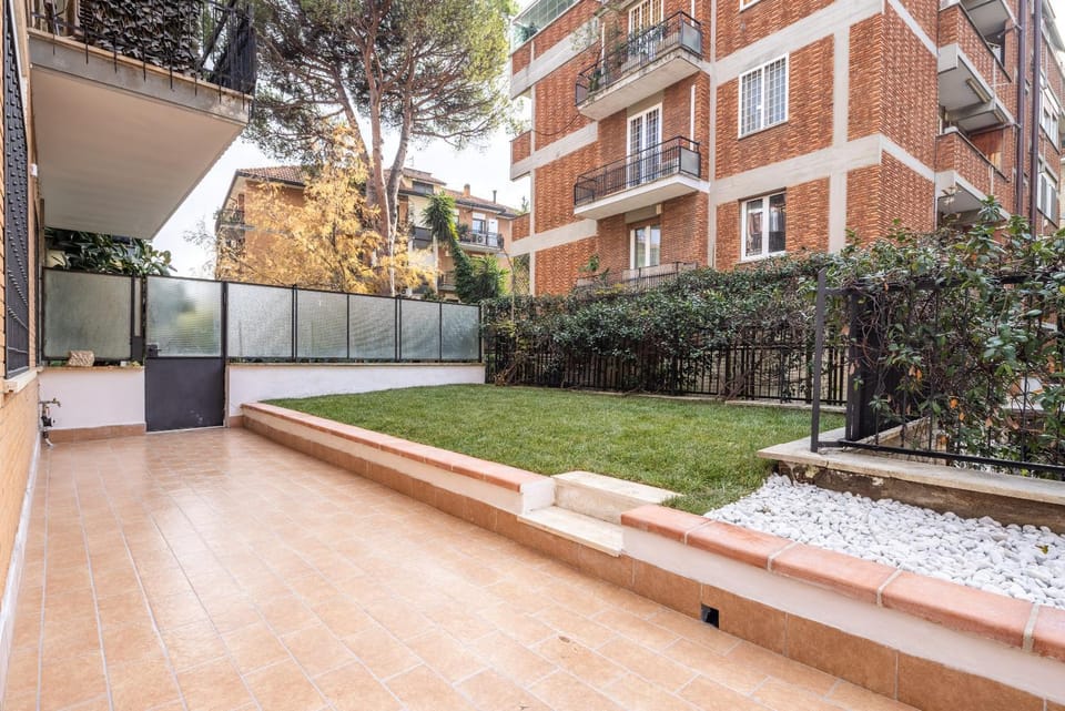 Property building, Patio, Spring, Day, Garden, Garden view