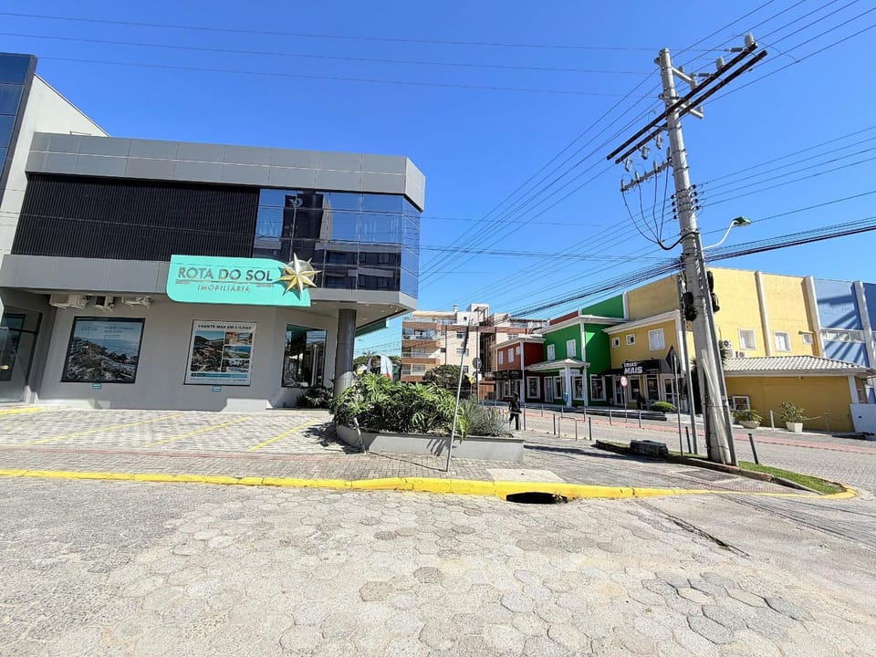 Property building, Location