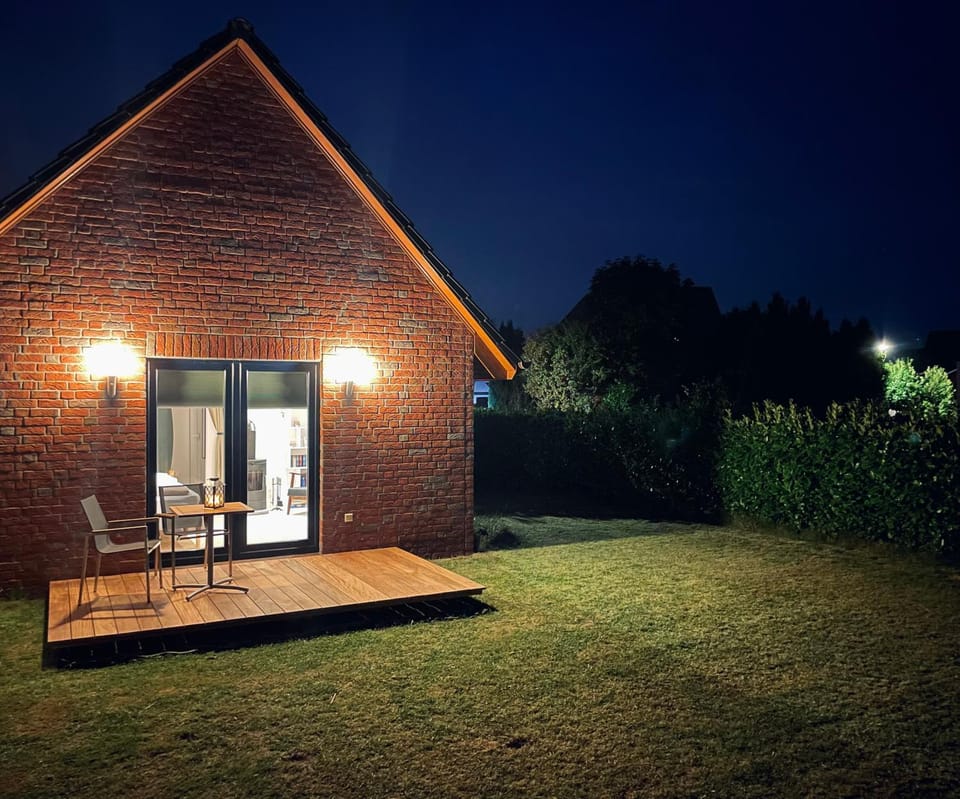 Property building, Garden, Balcony/Terrace