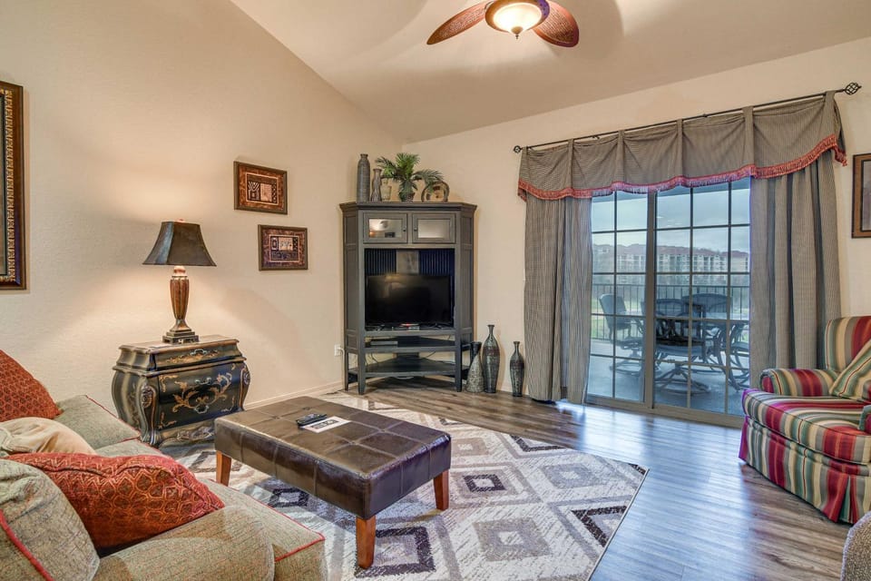 Branson Condo: Private Balcony, 1 Mi to Strip! House in Branson