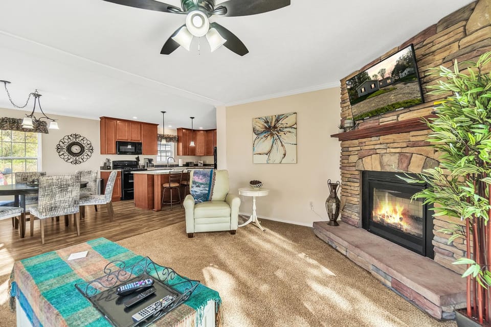 TV and multimedia, Living room, fireplace, flat iron