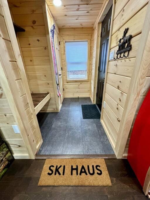 Brook Haven Retreat - Minutes to Mt Snow / Stratton, Pet Friendly! Chalet in Wardsboro