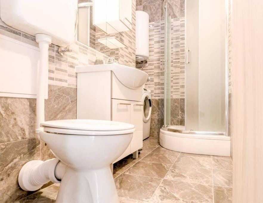 Shower, Toilet, Bathroom