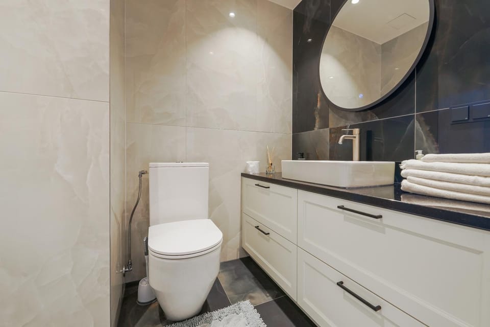 Toilet, Bathroom, towels