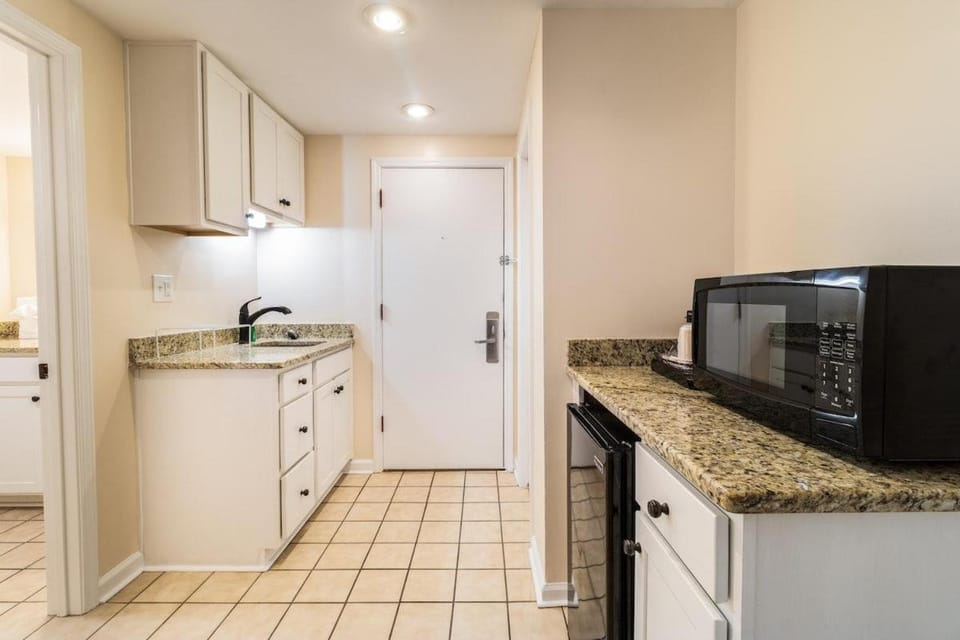 Escape and Enjoy 1st Floor Oceanfront Dune Room Apartment in South Carolina