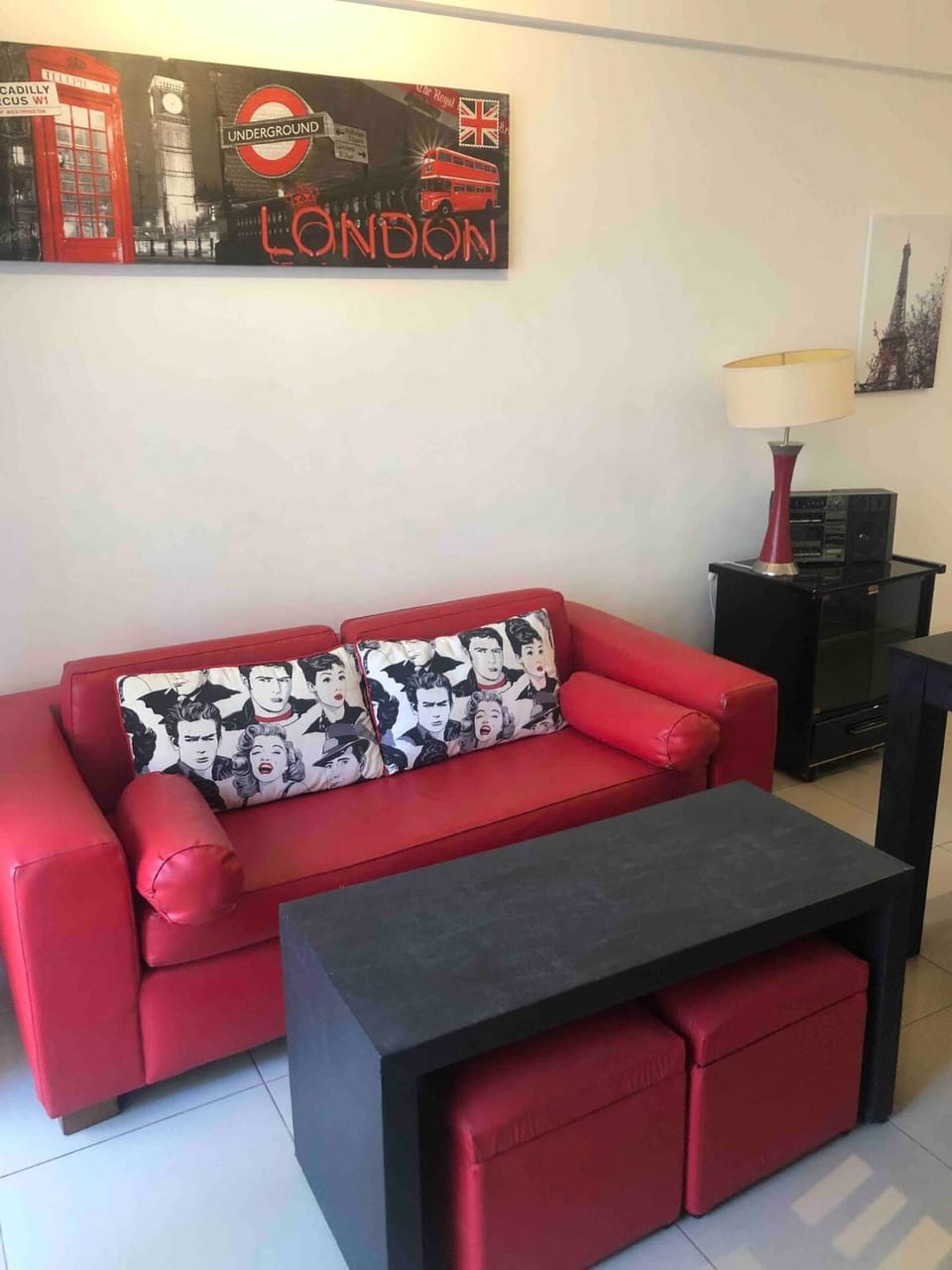Living room, Seating area