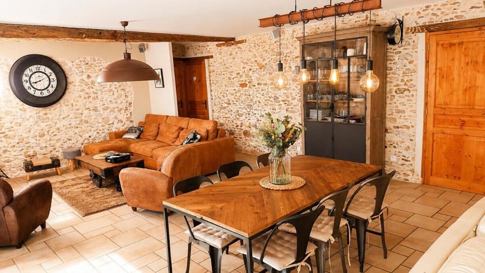 Gîte Chauffour 3 étoiles, avec piscine chauffée House in Pays de la Loire