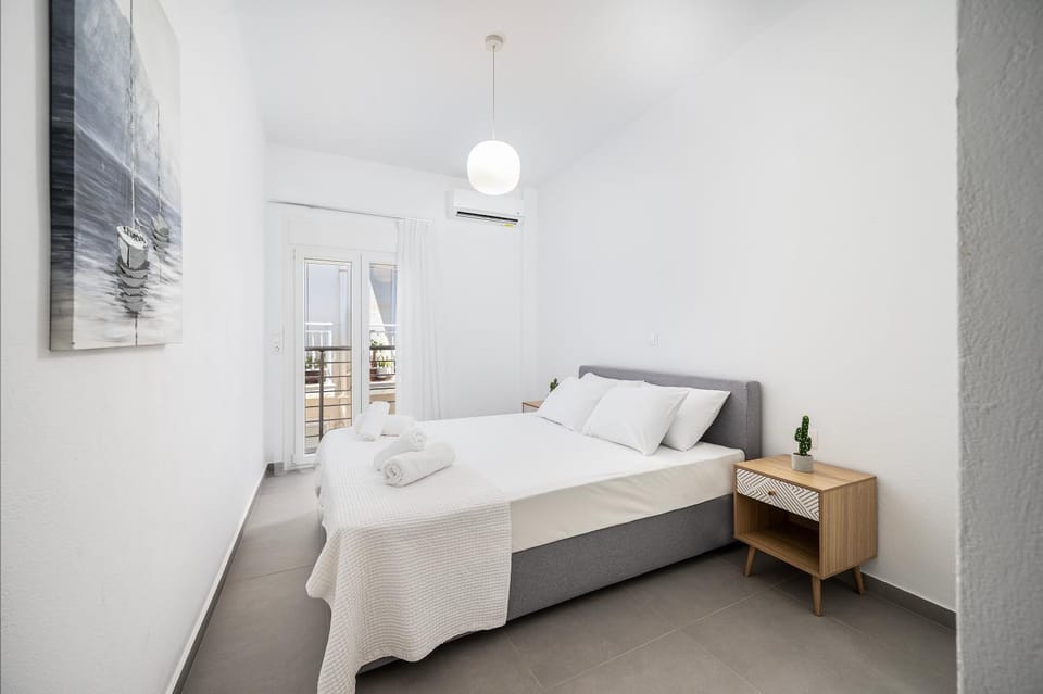 Bed, Photo of the whole room, Bedroom, towels, air conditioner