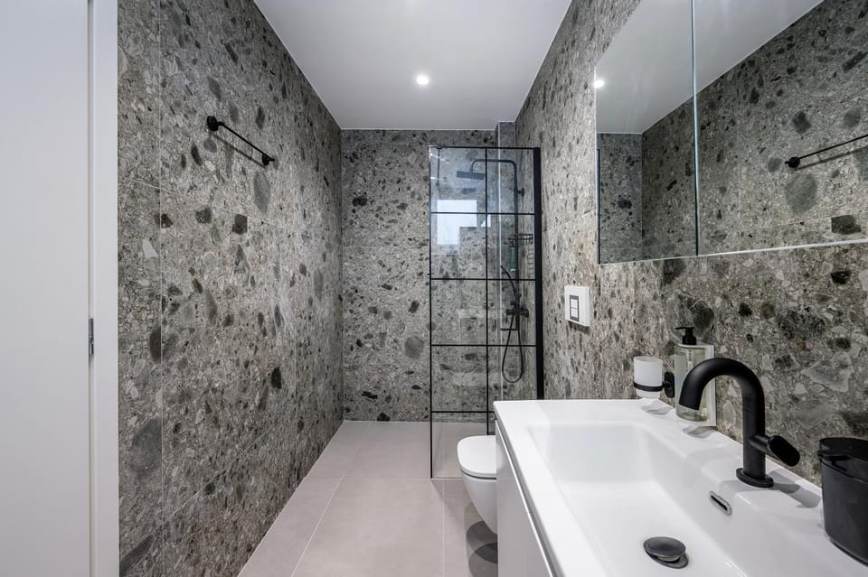 Shower, Bathroom, towels