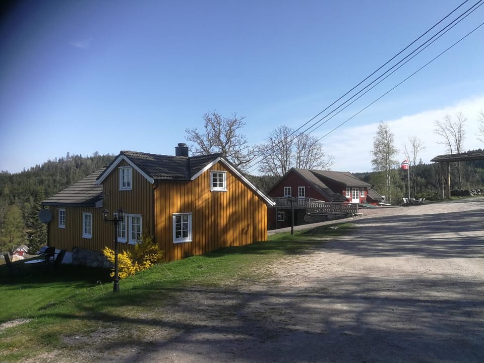 Property building, Patio, Neighbourhood, Street view, Parking