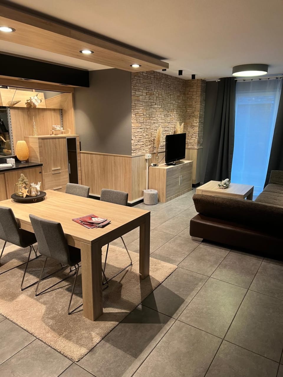 TV and multimedia, Dining area