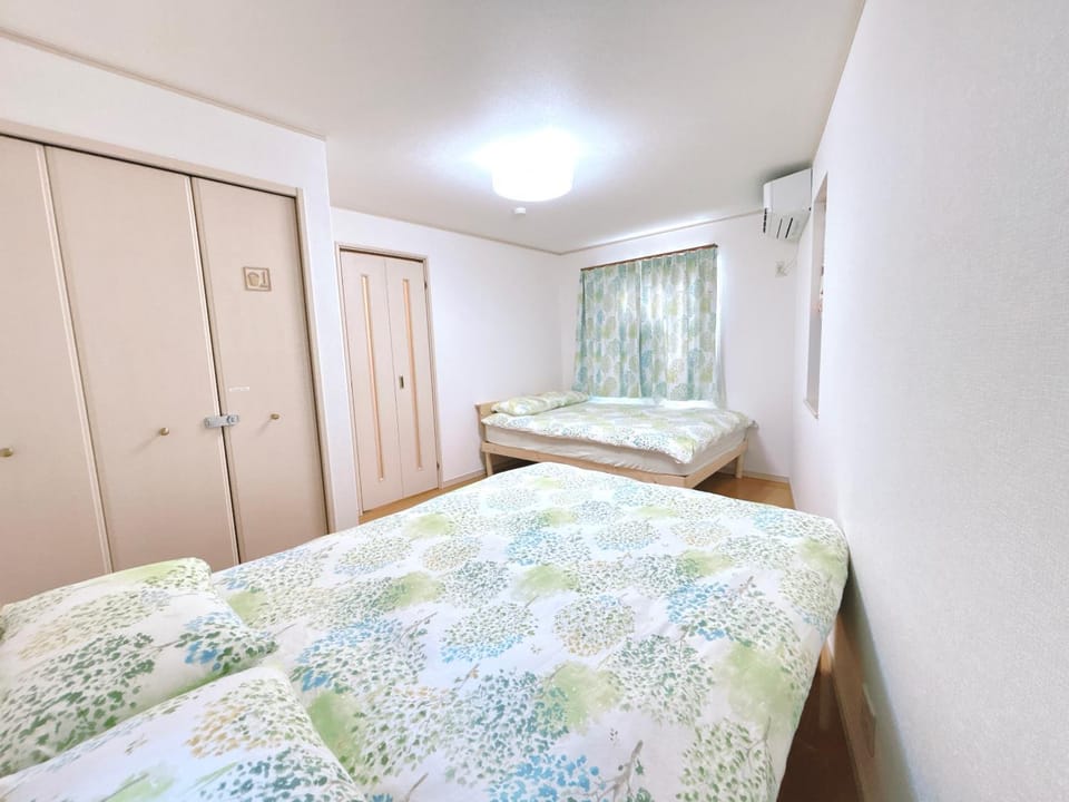 Bed, Photo of the whole room, Bedroom, wardrobe