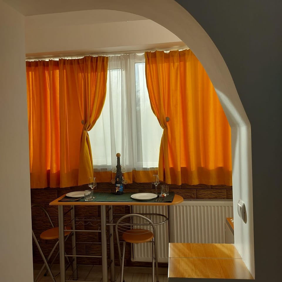Living room, Seating area, Dining area, internet