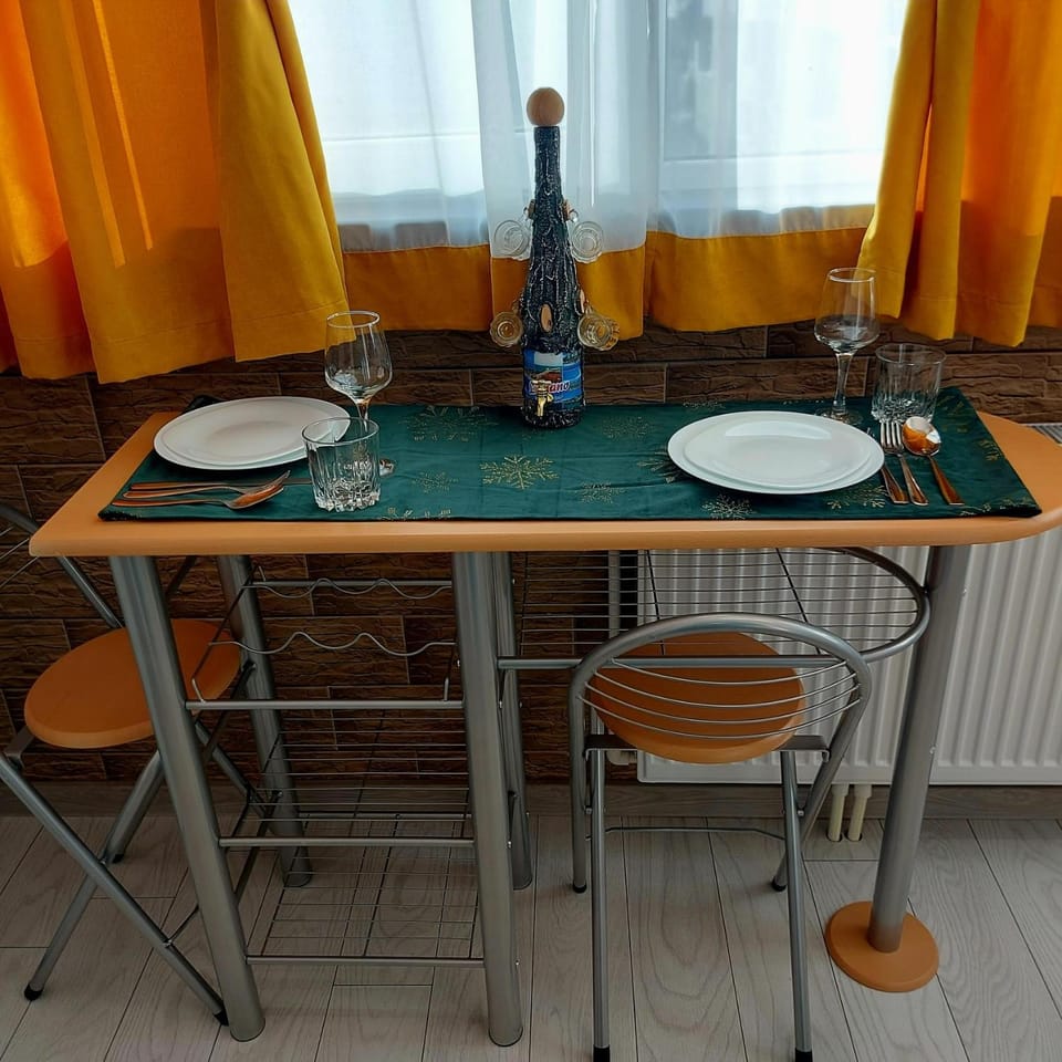 Food and drinks, Dining area, Drinks