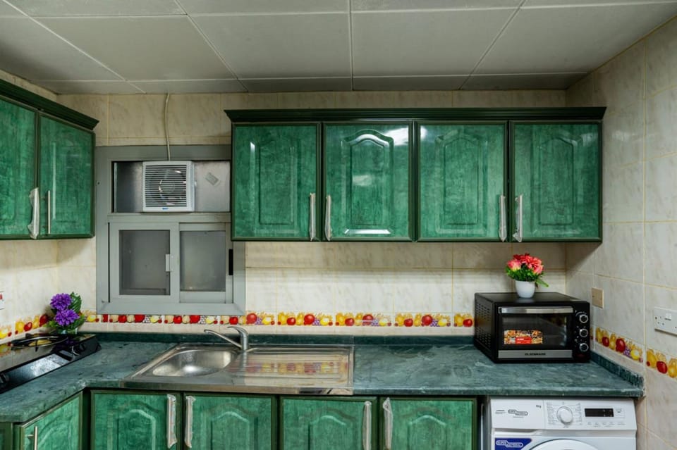 Kitchen or kitchenette, oven