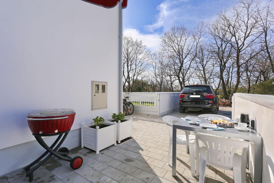 Patio, BBQ facilities, Balcony/Terrace