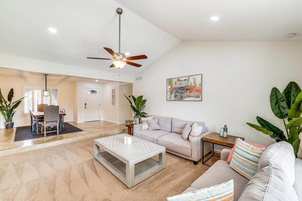 6 Mi to TPC Scottsdale: Family Escape w/ Fire Pit! House in Phoenix