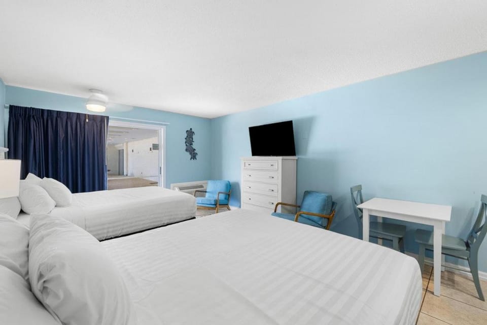 Pool View Room First Floor Sleeps 4 Apartment in South Carolina