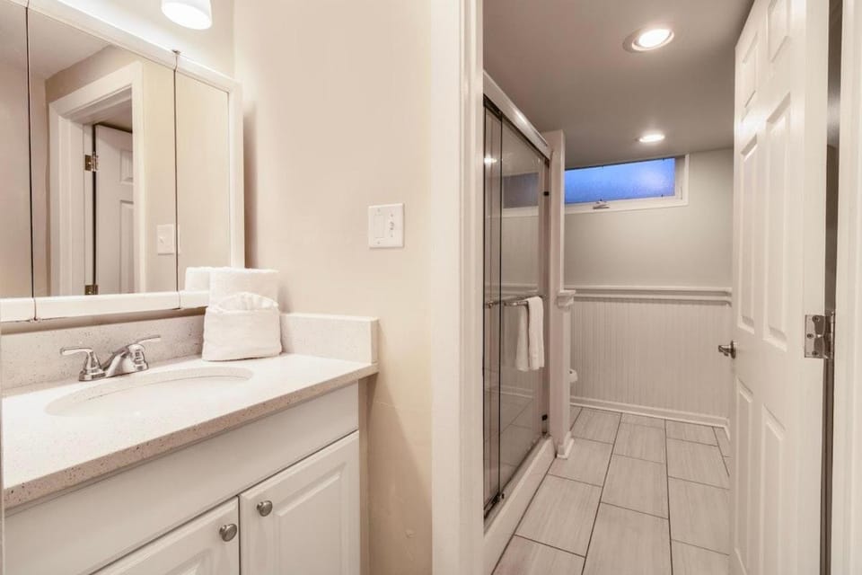 Pool View Room First Floor Beautiful Views Apartment in South Carolina