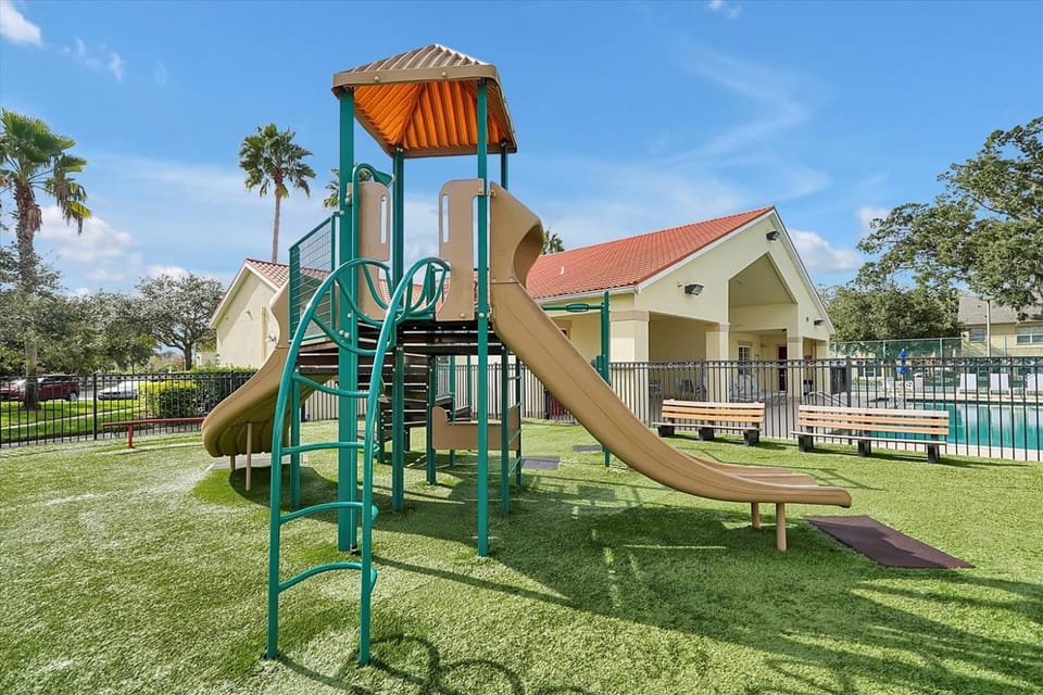 Remodeled Retreat: Tranquil Resort Oasis Near Theme Parks House in Kissimmee