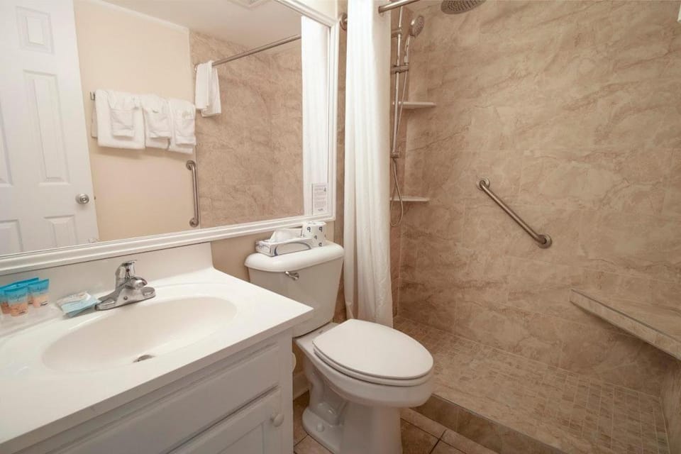 Steps From Beach Sleeps 4 Beautiful Views Apartment in South Carolina