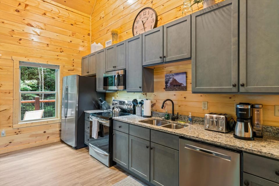 Coffee/tea facilities, dishwasher, minibar, toaster