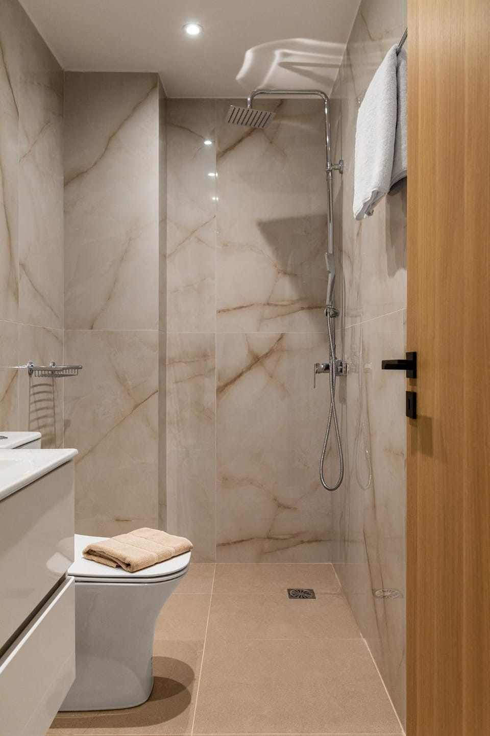 Shower, Toilet, Bathroom, towels