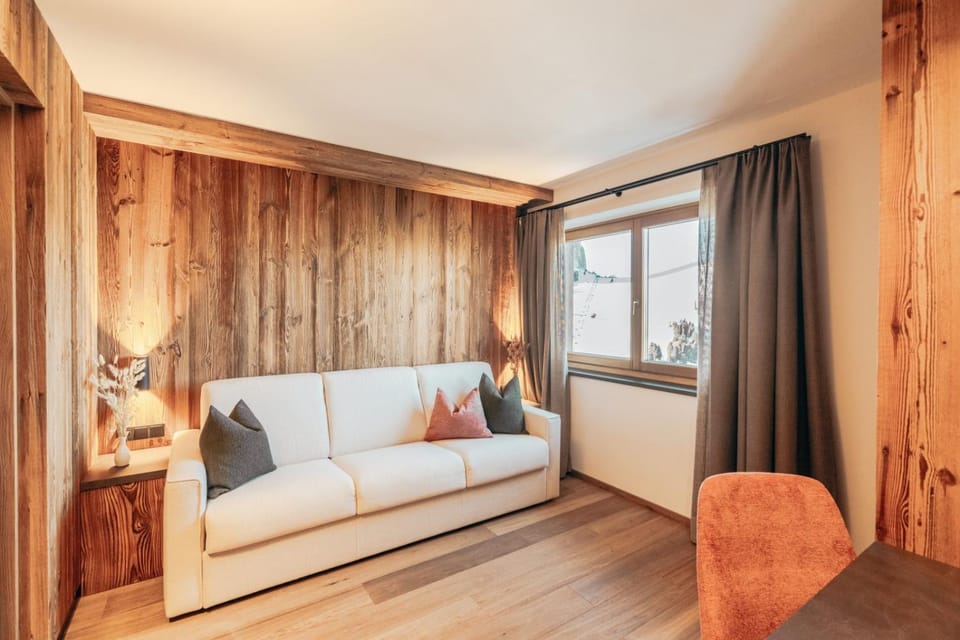 Living room, Photo of the whole room, Seating area