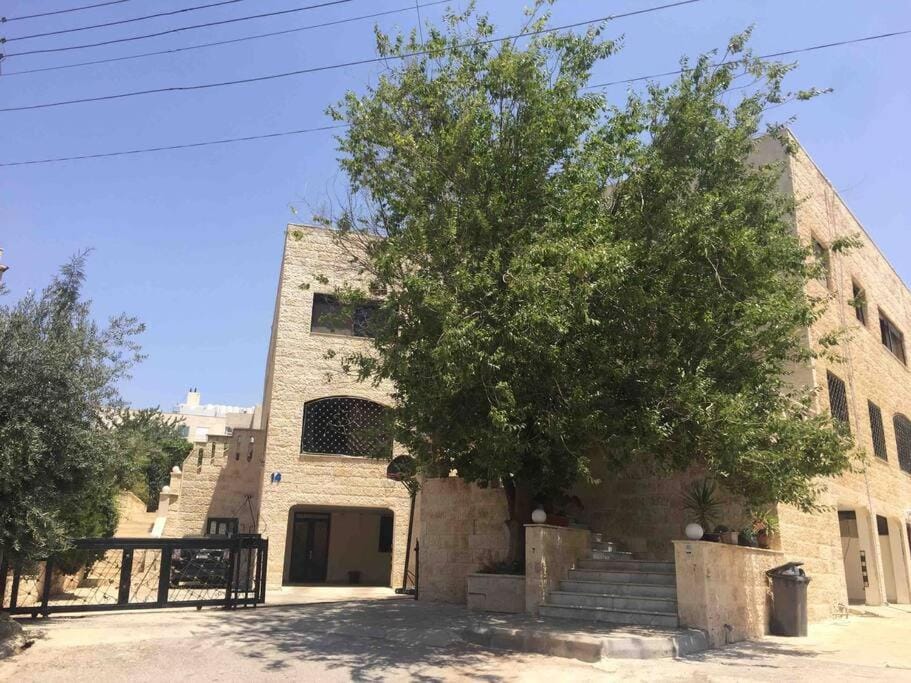 ‘C’ DAZZLING MODERN 2 BDRM APT IN KHALDA Free WIFI Apartment in Africa