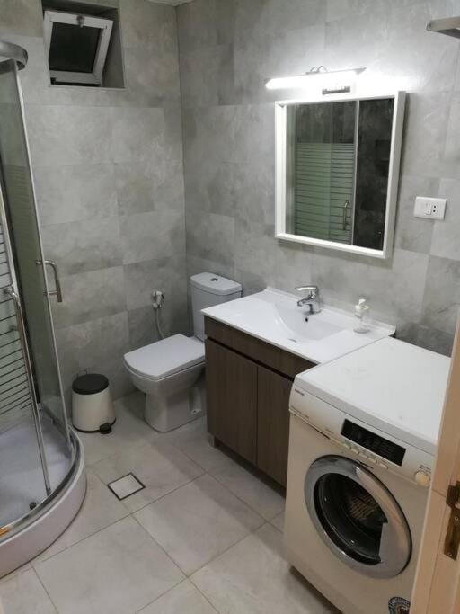 ‘C’ DAZZLING MODERN 2 BDRM APT IN KHALDA Free WIFI Apartment in Africa