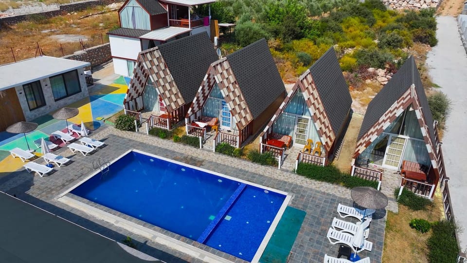 Pool view, Swimming pool, sunbed